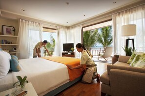 A hotel room with a bed, a sofa, a TV, a balcony with a view, and a plant. - Rest Detail Hotel Hua Hin (Hua Hin)