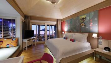 Beach Village | Minibar, värdeförvaringsskåp på rummet, skrivbord och ljudisolering