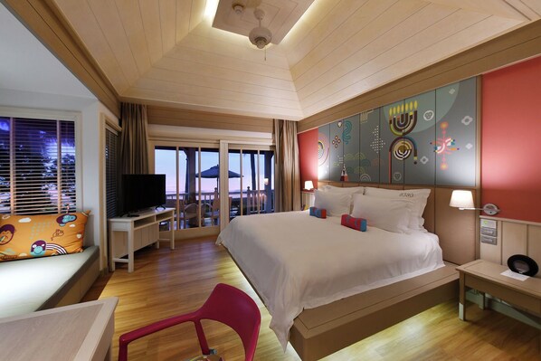 Beach Village | Minibar, caja de seguridad en la habitación y escritorio 