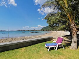 Beach nearby, beach bar