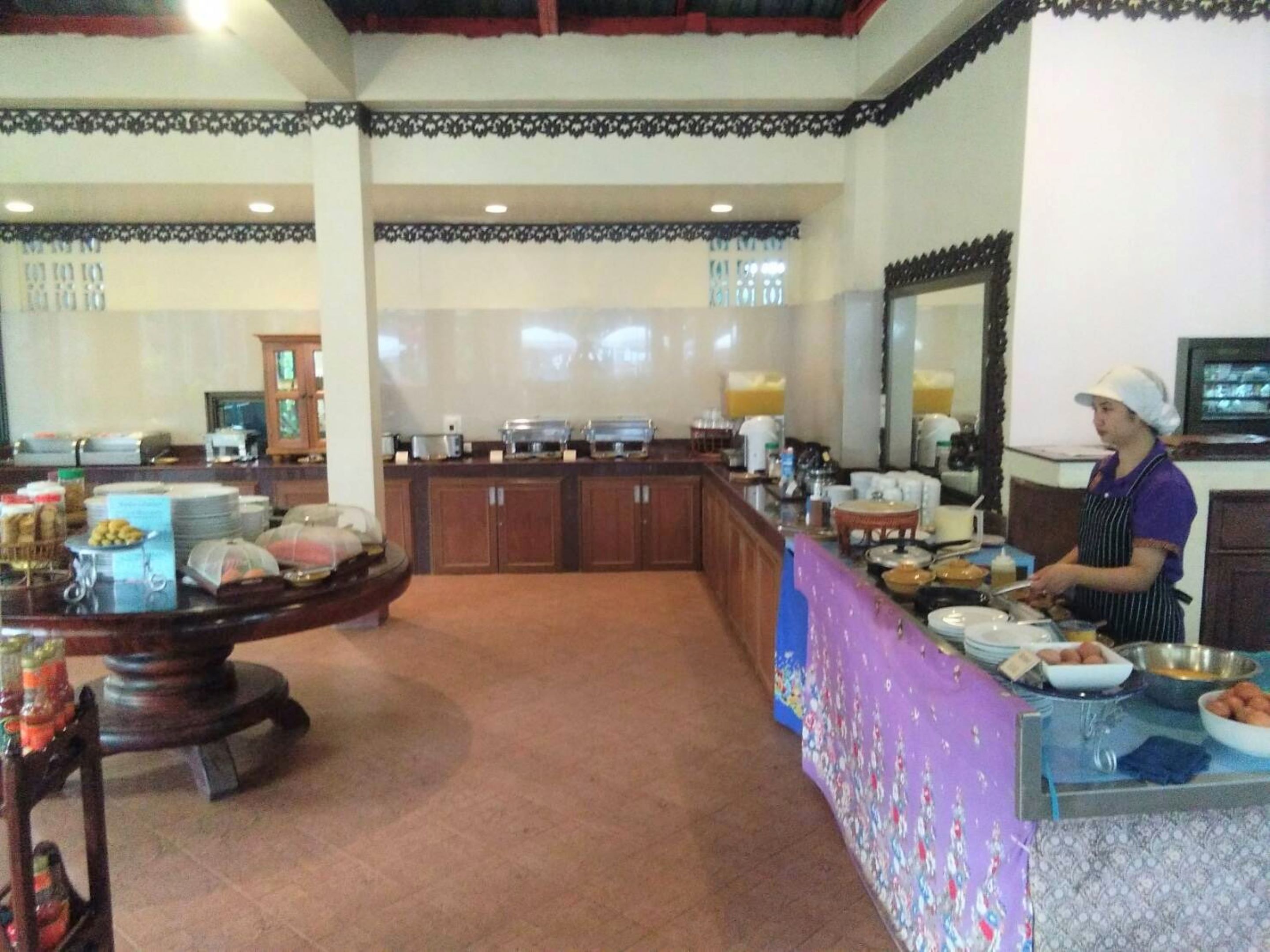 daily continental breakfast for a fee