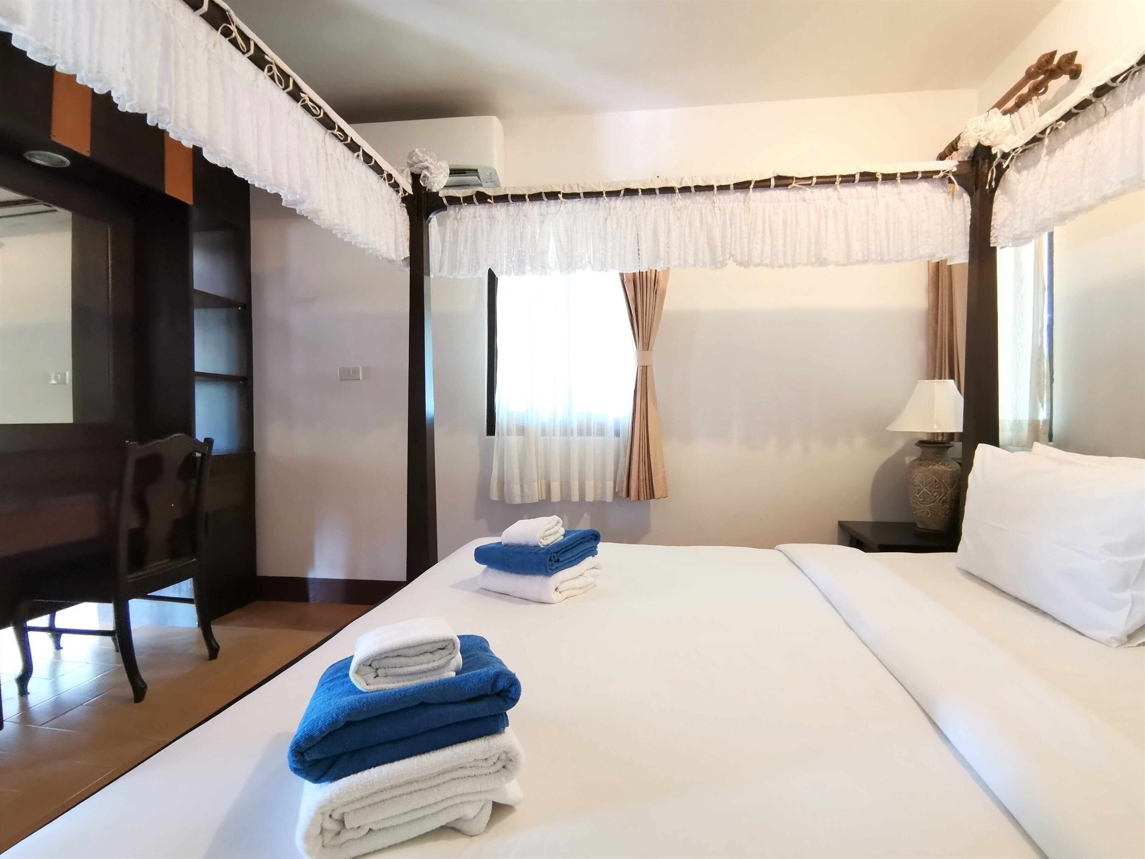 junior room | 1 bedroom, in-room safe, bed sheets