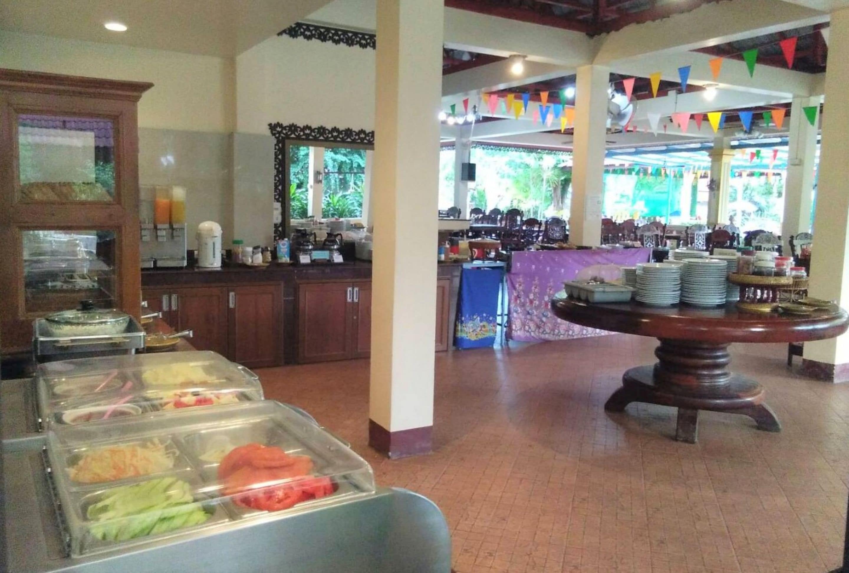 daily continental breakfast for a fee