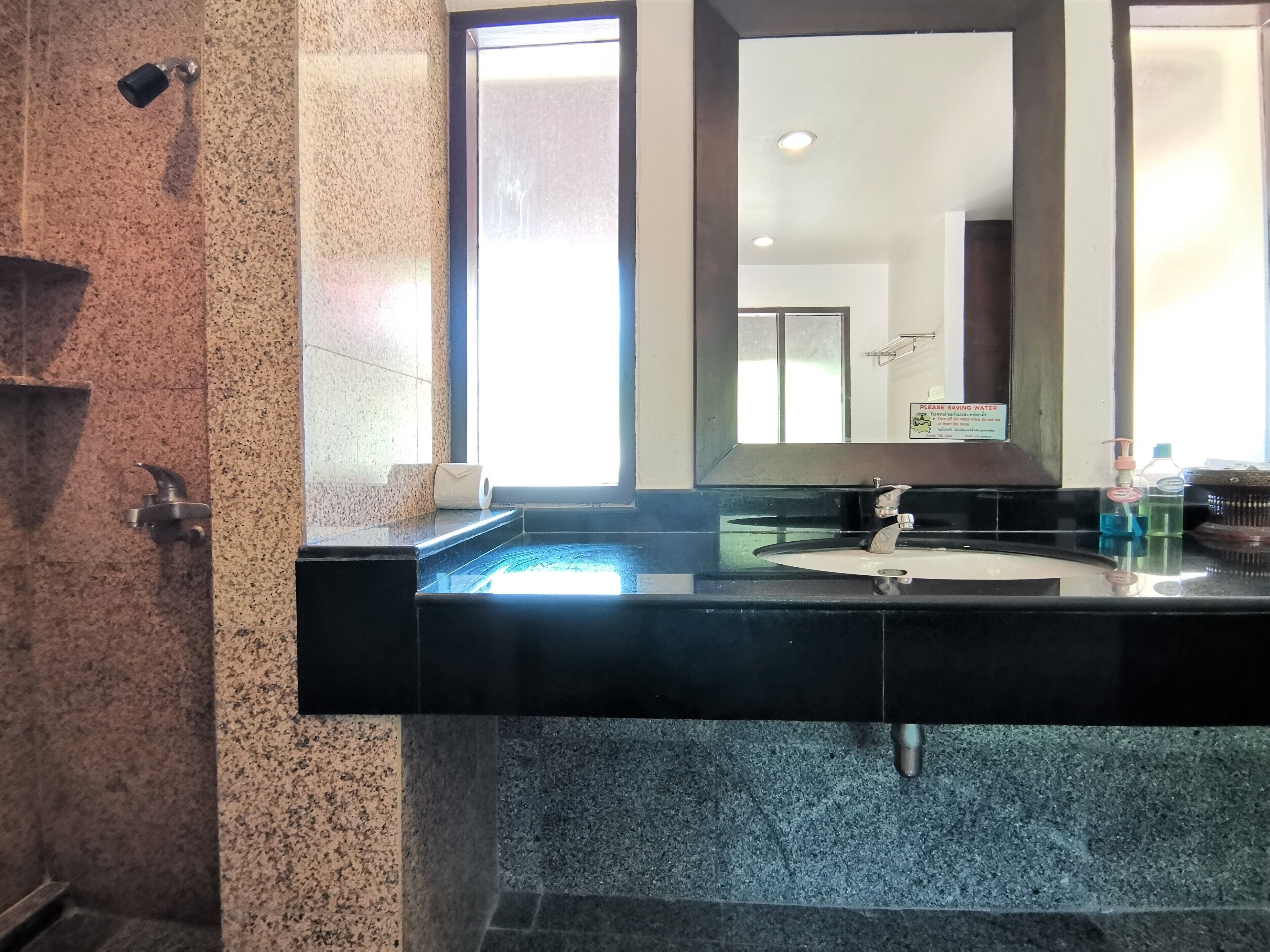 junior room | bathroom | shower, hair dryer, towels