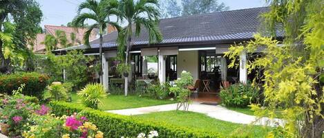 المنطقة المحيطة بالمنشأة