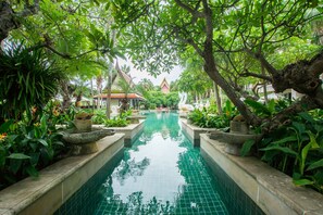 3 من حمّامات السباحة الخارجية، كبائن مجانية، مظلات على حمّام السباحة