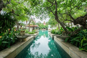 3 piscinas al aire libre, cabañas de piscina gratuitas, sombrillas