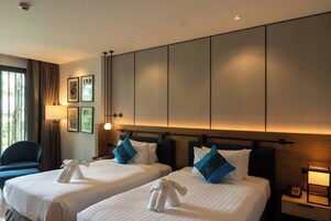 New Deluxe | Minibar, in-room safe, desk, laptop workspace