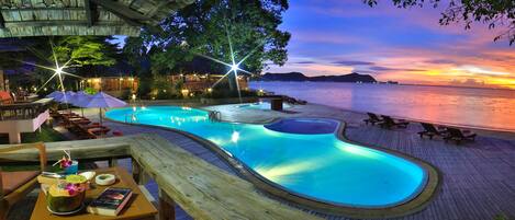 Bay View North Zone | Minibar, in-room safe, blackout curtains, soundproofing