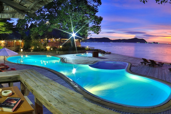 Bay View North Zone | Minibar, in-room safe, blackout drapes, soundproofing