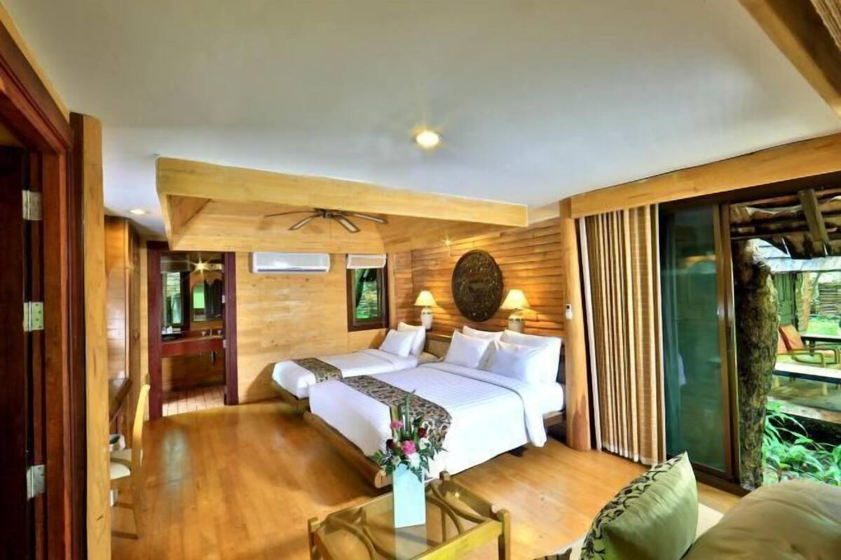 Minibar, in-room safe, blackout drapes, soundproofing