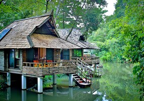 Brook Side | Minibar, in-room safe, blackout drapes, soundproofing