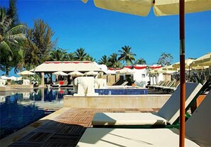 Outdoor pool - Baan Khao Lak Resort (Takua Pa)
