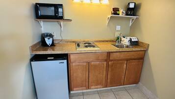 1st Floor, Front Ocean View Room, 2 Double Beds | ์ ์ฉ ์ฃผ๋ฐฉ | ๋์ฅ๊ณ , ์ ์๋ ์ธ์ง, ์ปคํผ/ํฐ ๋ฉ์ด์ปค