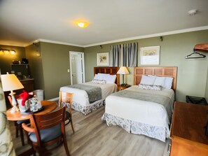 2nd Floor, Front Ocean View, 2 Double Beds | Desk, free WiFi, bed sheets - Sunrise Motel (York Beach)