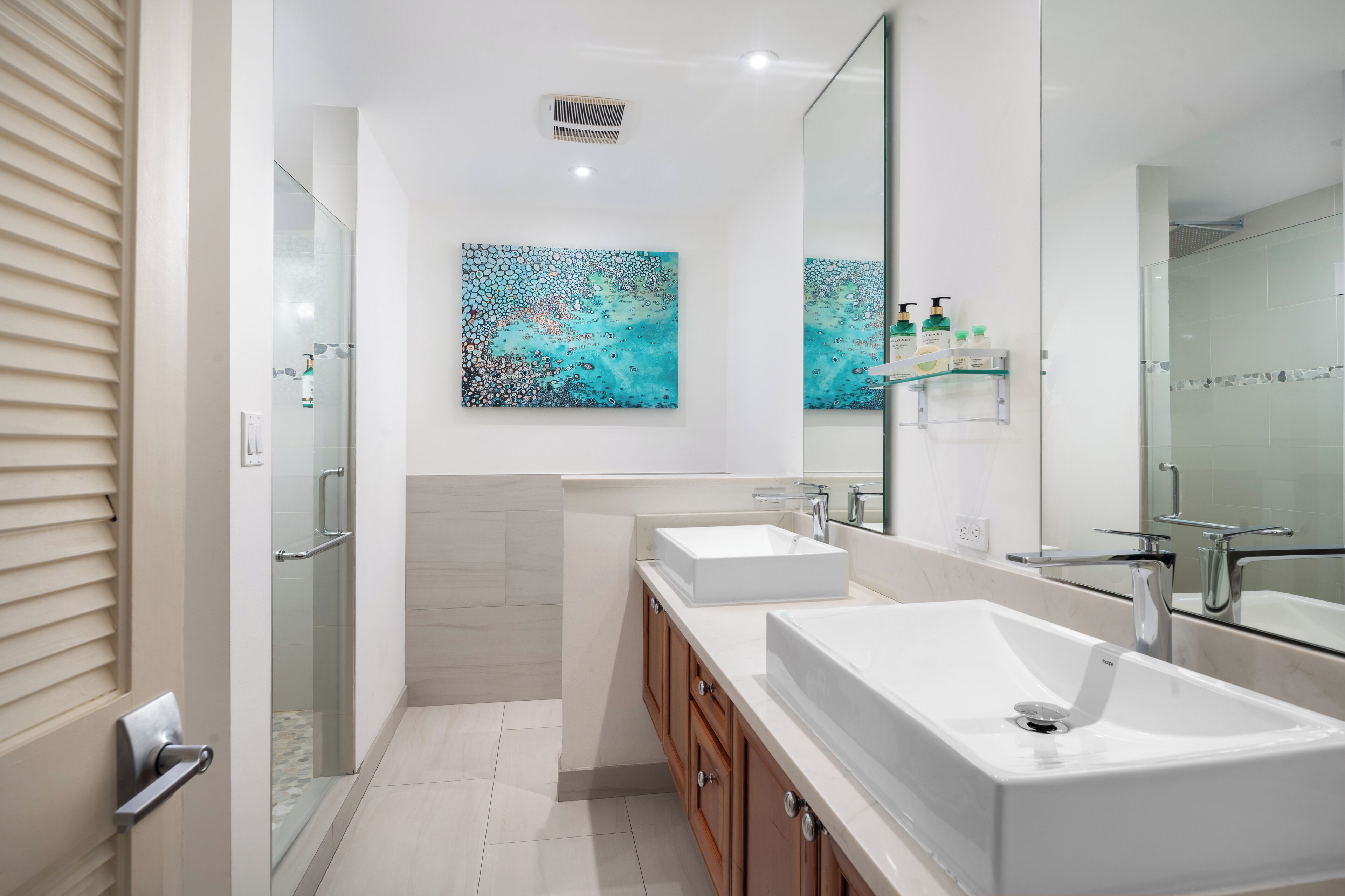 bungalow, 3 bedrooms | bathroom | designer toiletries, hair dryer, bathrobes, slippers