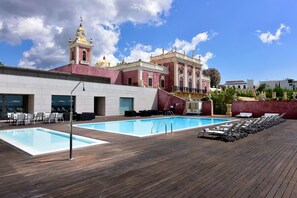 Indoor pool, outdoor pool, pool umbrellas, pool loungers - Pousada Palácio Estoi - Faro (Faro)