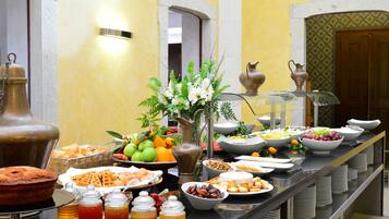 Petit déjeuner buffet compris tous les jours