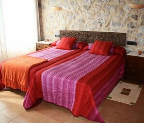 Cots/infant beds, rollaway beds, free WiFi - Mas del Joncar - Guest House (Sant Pere Pescador)