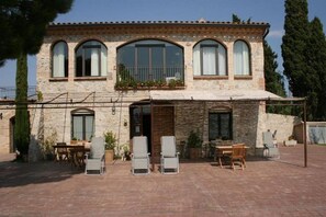Outdoor dining - Mas del Joncar - Guest House (Sant Pere Pescador)
