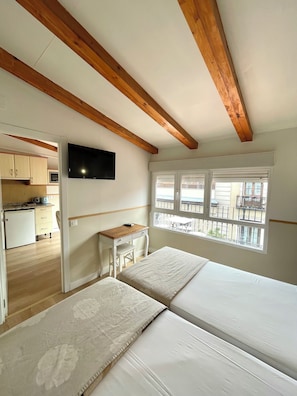 Superior Apartment, 2 Bedrooms, Terrace | Iron/ironing board, free WiFi, bed sheets - Apartamentos Mayor Centro (Madrid)