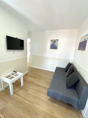Superior Apartment, 2 Bedrooms | Living area | 21-inch TV with digital channels - Apartamentos Mayor Centro (Madrid)