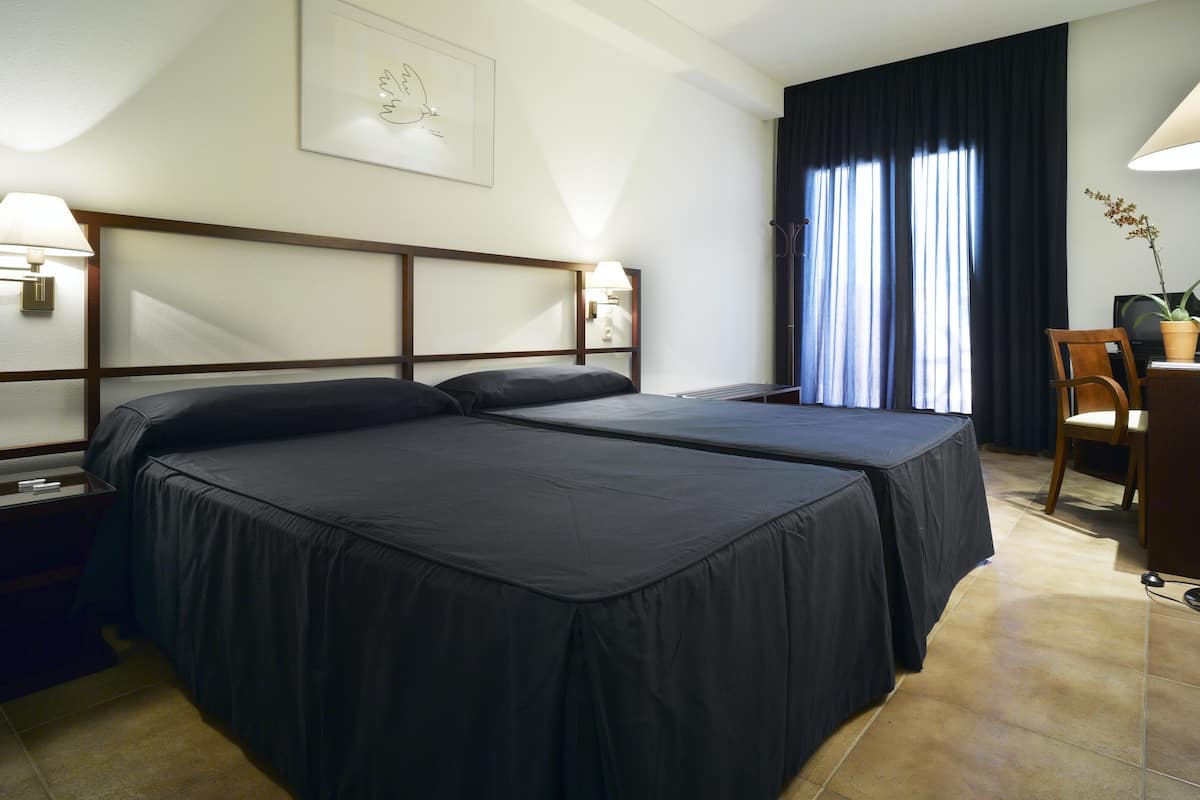 Superior Room, Terrace | Desk, free WiFi, bed sheets