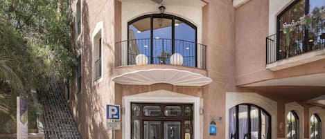 Fachada de la propiedad