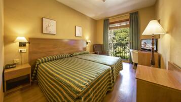 Desk, free WiFi, bed sheets