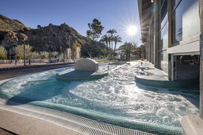 Baignoire à remous extérieure