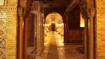 Couples treatment room(s), sauna, hot tub, steam room