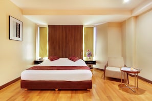 Premier Room | 객실 내 금고, 책상, 암막 커튼, 다리미/다리미판