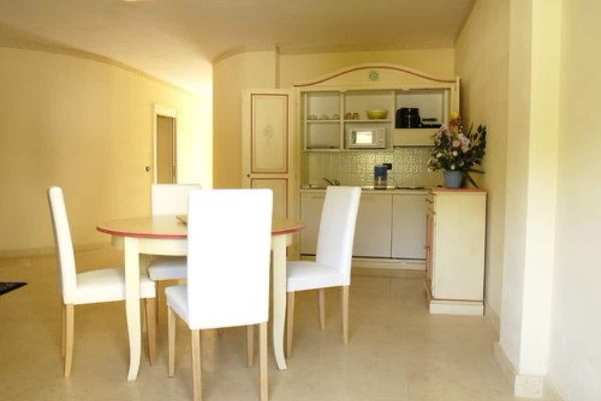 Minibar, coffres-forts dans les chambres, ameublement personnalisé