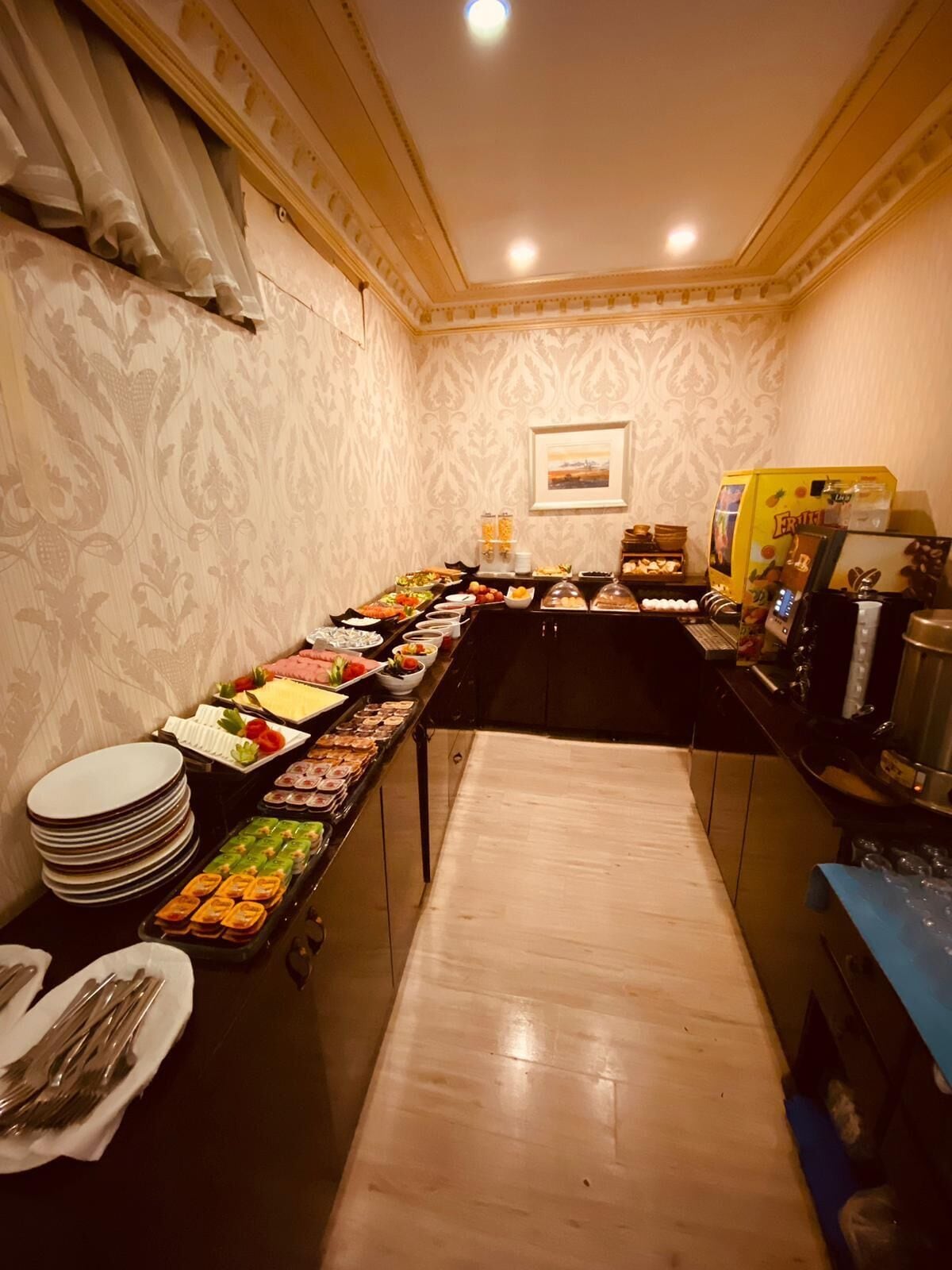 daily buffet breakfast (try 100 per person)