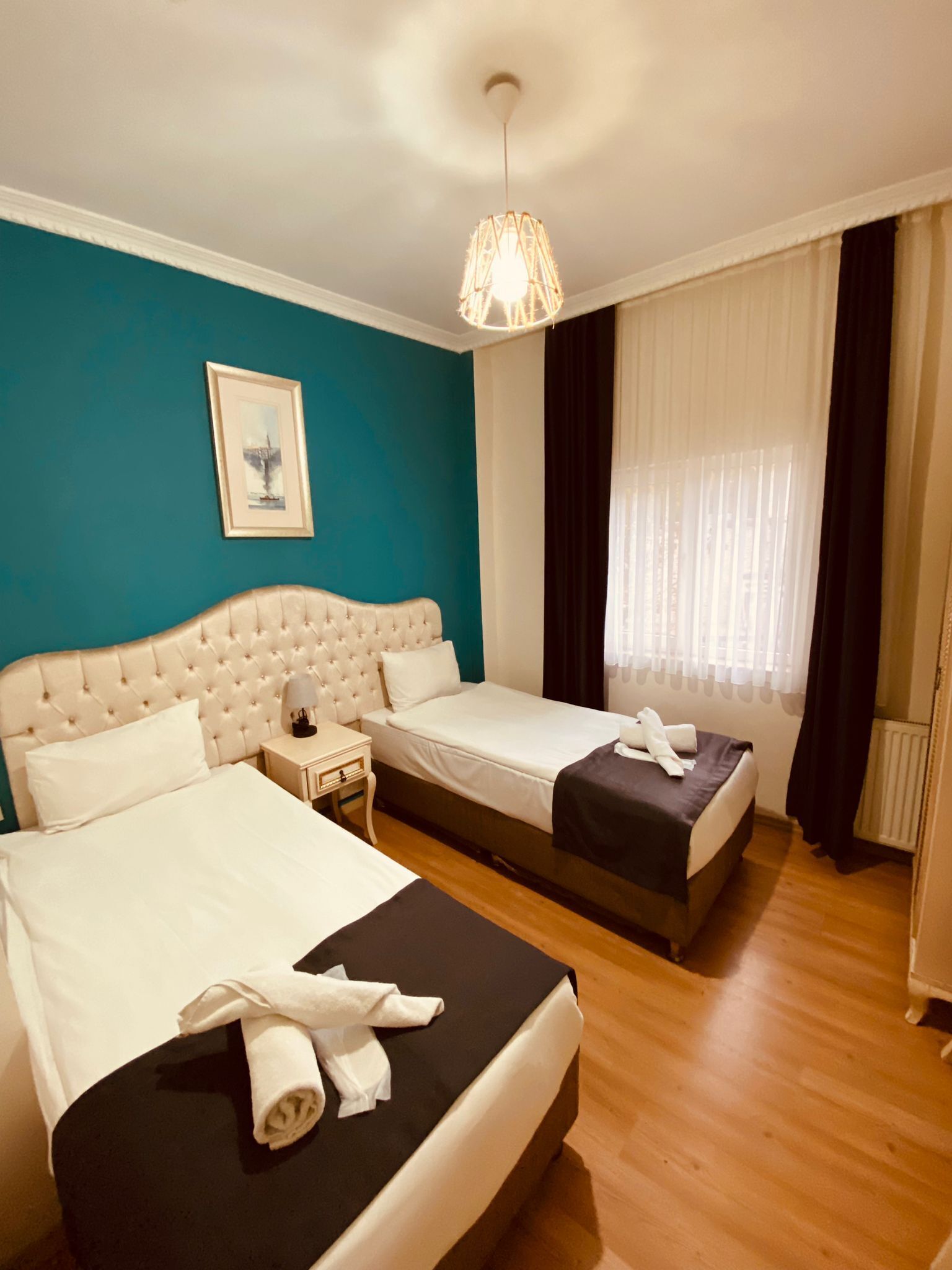 standard double or twin room | minibar, in-room safe, desk, soundproofing