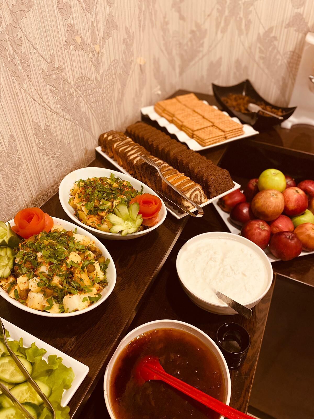 daily buffet breakfast (try 100 per person)