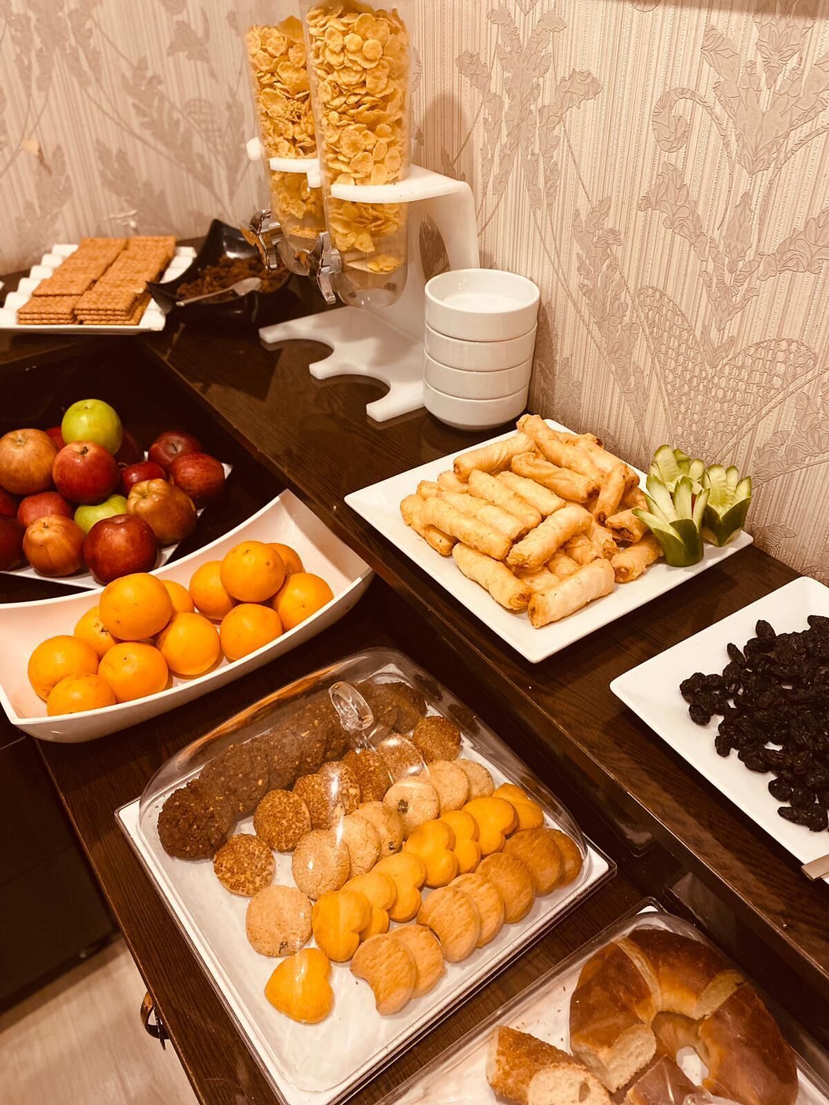 daily buffet breakfast (try 100 per person)