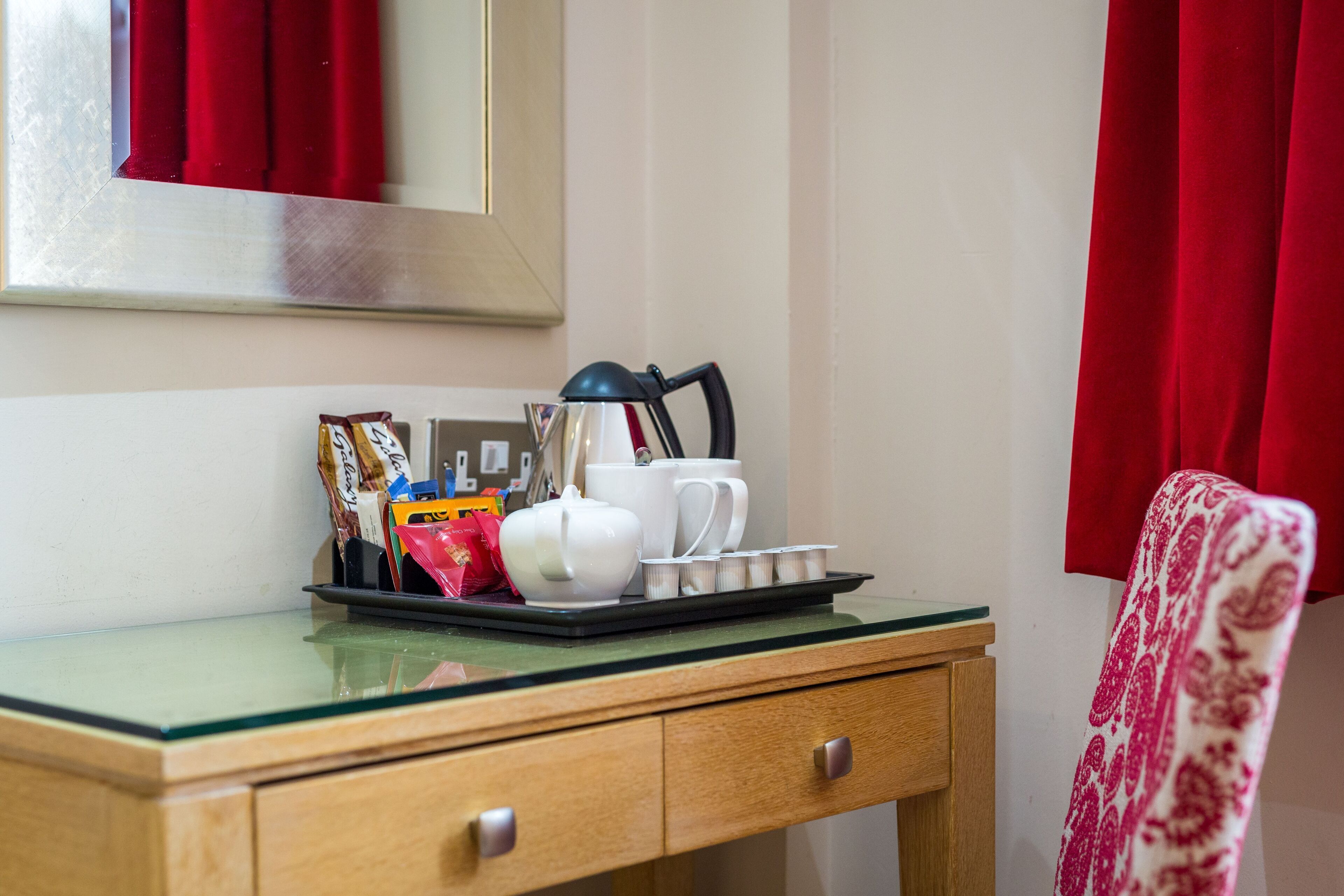 family room, ensuite | desk, soundproofing, iron/ironing board, free wifi