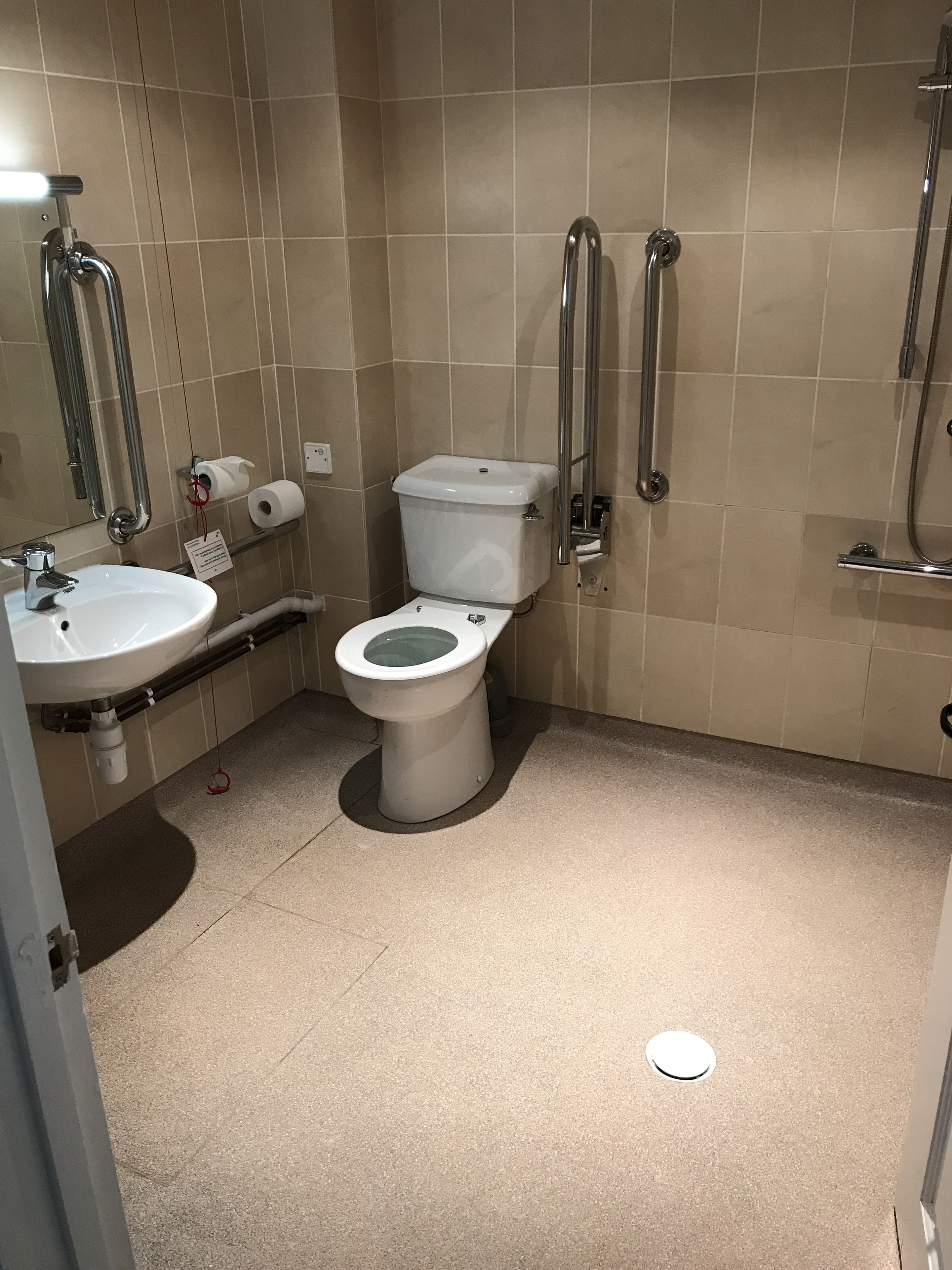accessible double room | bathroom shower