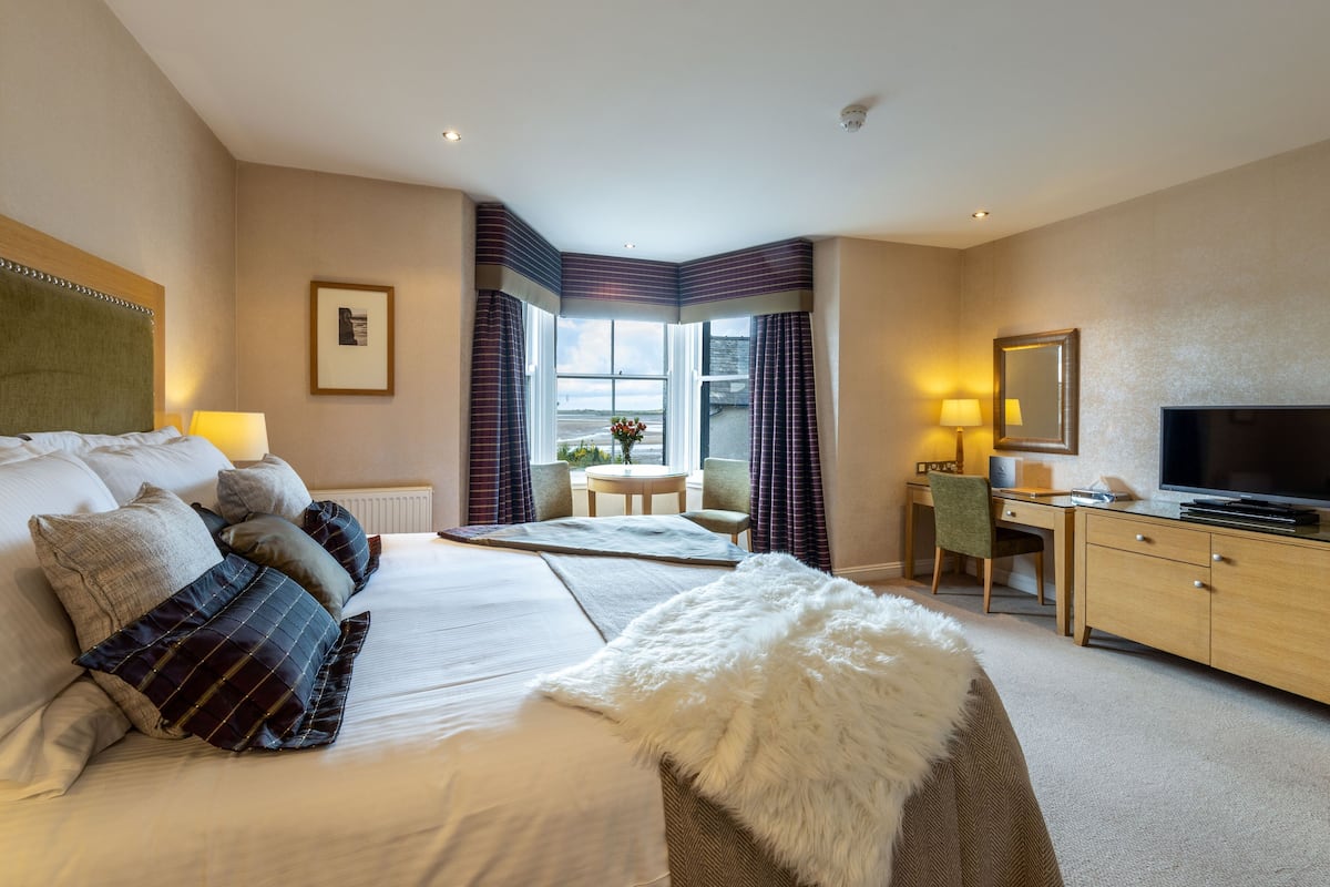 junior suite, ensuite | desk, soundproofing, iron/ironing board, free wifi