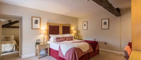 Family Room, Ensuite | Desk, soundproofing, iron/ironing board, free WiFi