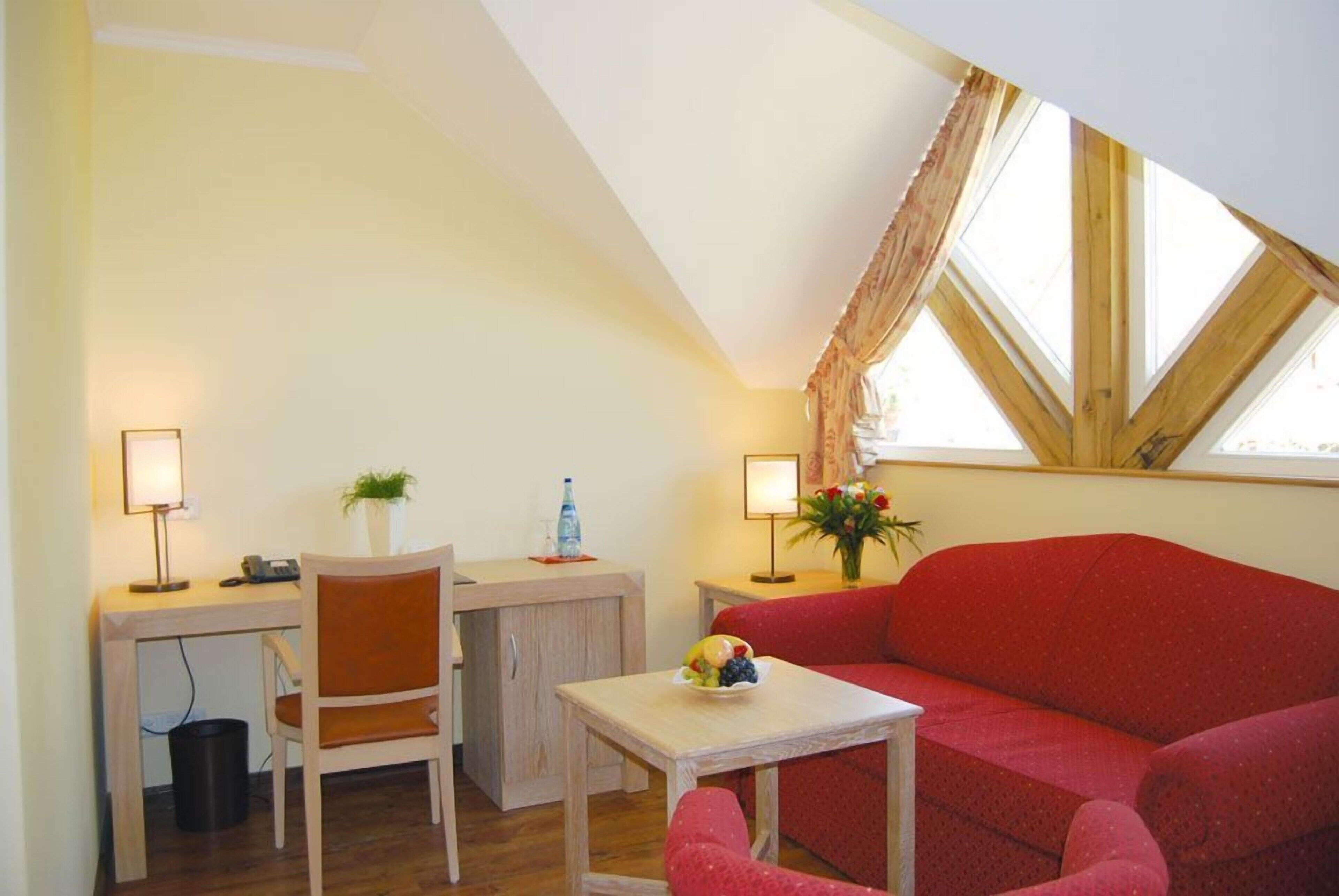 Living area | 24-inch flat-screen TV with satellite channels, TV