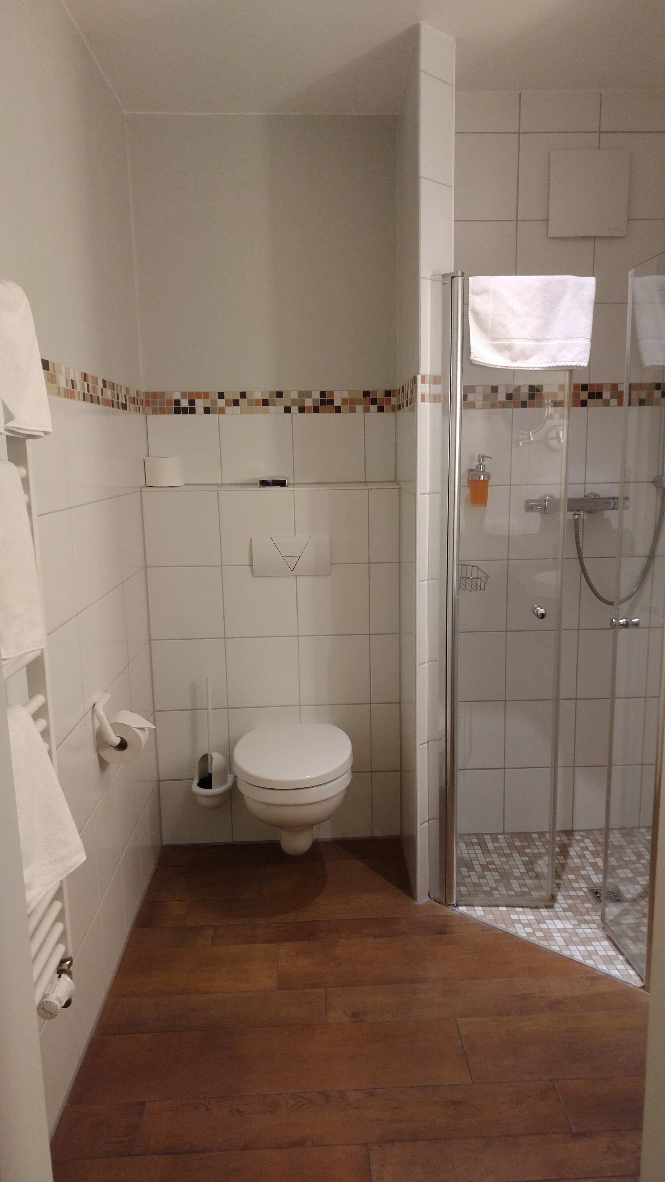 family room, 2 bedrooms | bathroom | free toiletries, hair dryer, towels