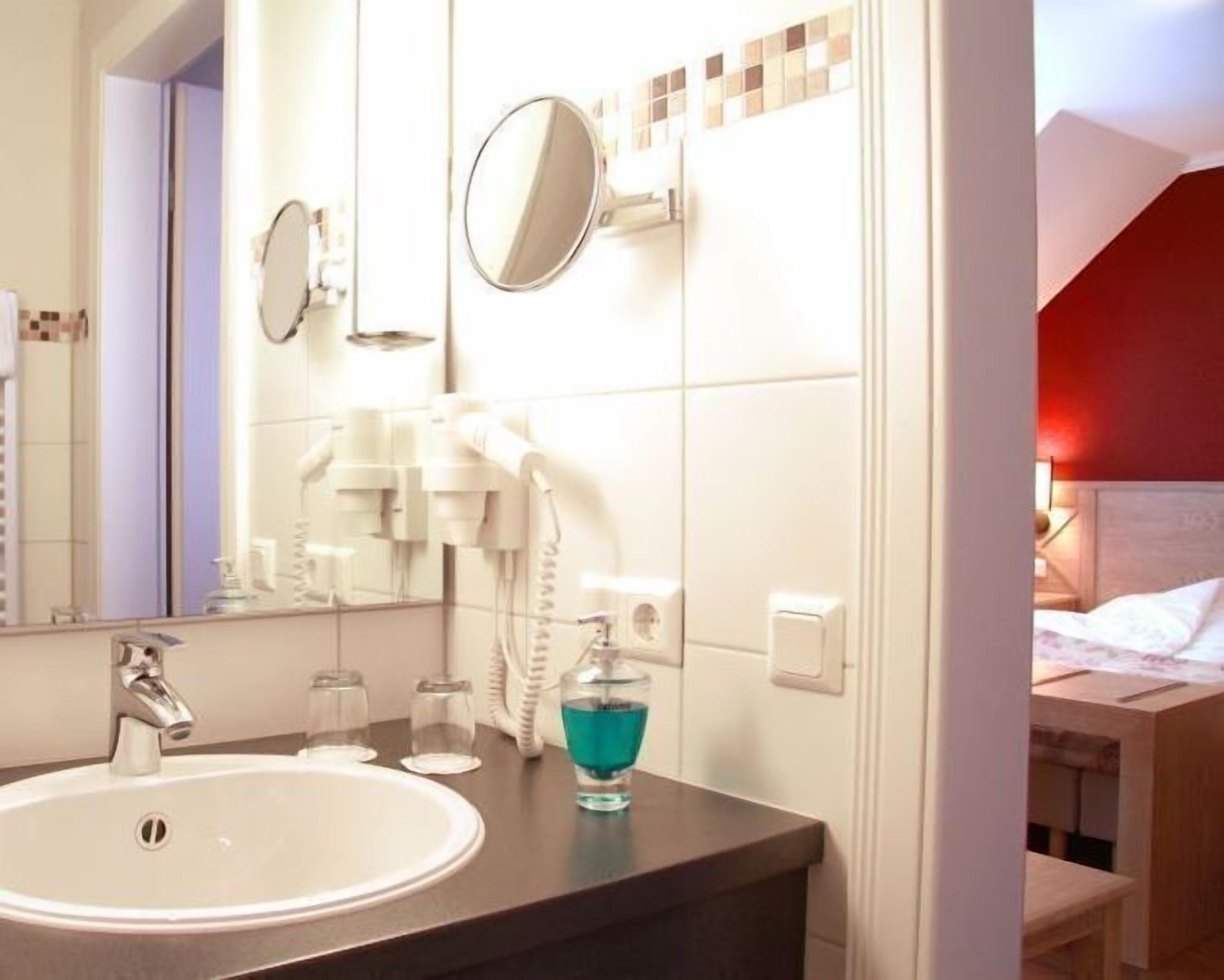 comfort suite | bathroom sink