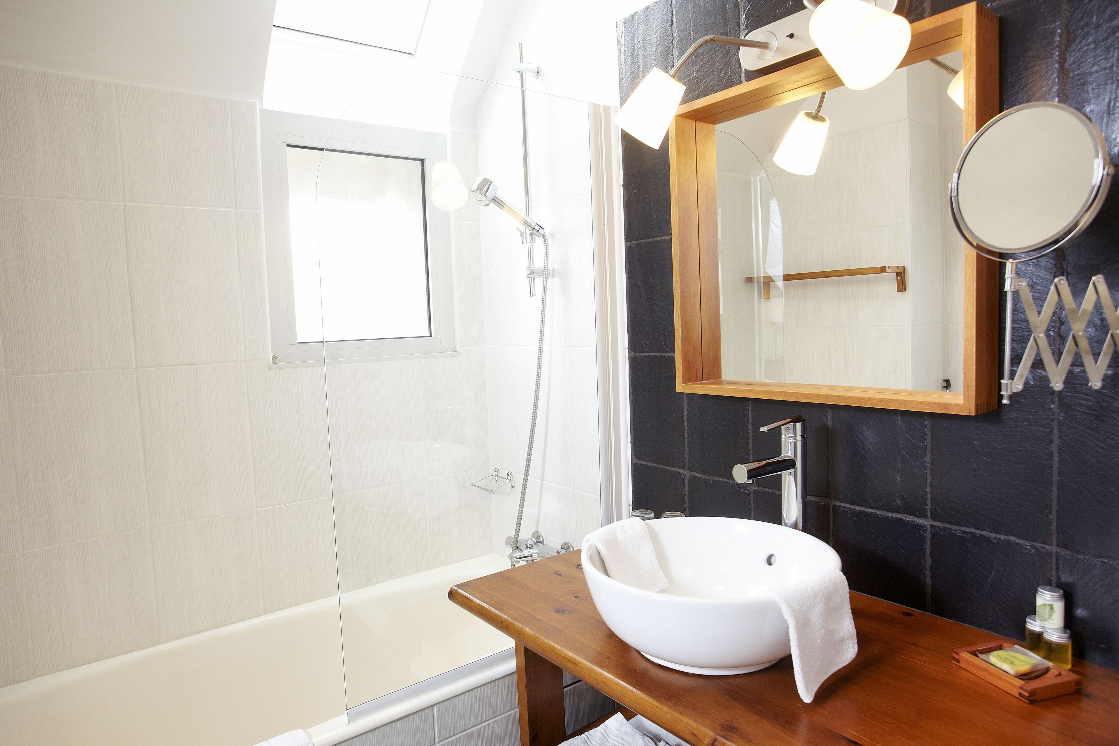 deluxe room | bathroom | shower, hair dryer, bathrobes, towels