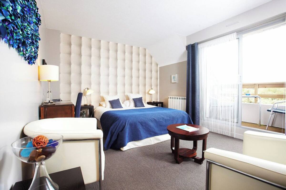 Premium bedding, desk, soundproofing, cribs (surcharge)