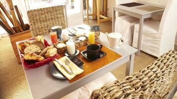 Daily buffet breakfast (EUR 17 per person)