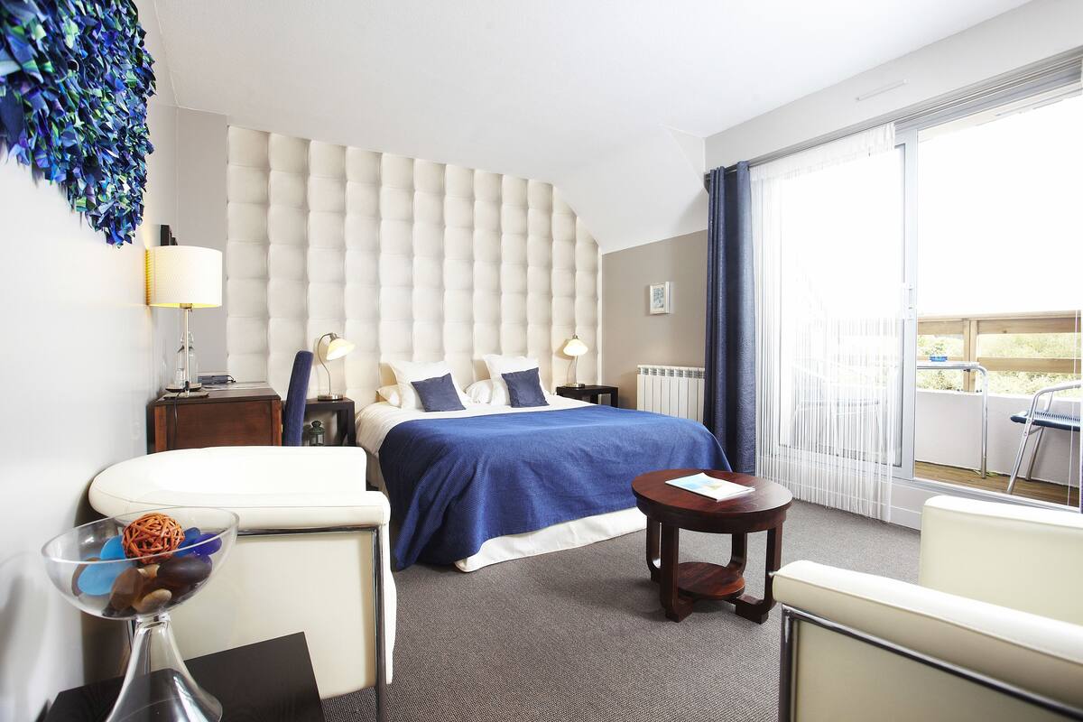 deluxe room | premium bedding, individually decorated, individually furnished, desk