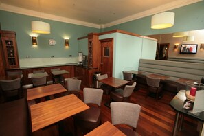 Daily full breakfast (GBP 9.99 per person)