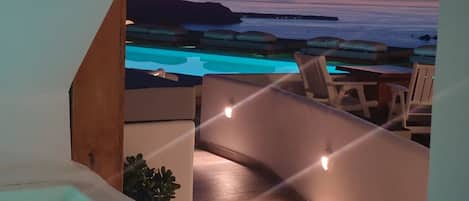 Poolfront Suite with Hot Tub & Caldera View | Minibar, in-room safe, individually decorated, individually furnished